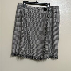 Vintage Classic Black and White Houndstooth Wool Skirt